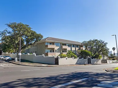 3 Bedroom Apartment For Sale in Cape Town - J1FP.webp