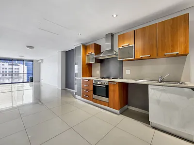 3 Bedroom Apartment To Rent in Cape Town - fihC.webp