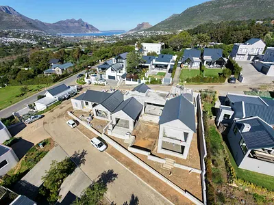 4 Bedroom House For Sale in Hout Bay - xD9K.webp