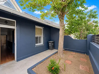 2 Bedroom House For Sale in Cape Town - VJui.webp