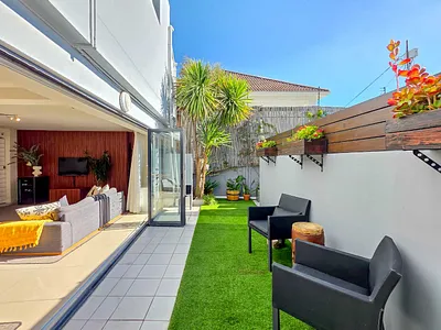 2 Bedroom Apartment For Sale in Cape Town - ZfYv.webp