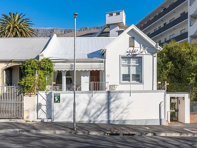 8 Bedroom House For Sale in Cape Town - DyZJ.webp