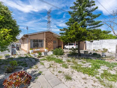 3 Bedroom House For Sale in Cape Town - IsPw.webp