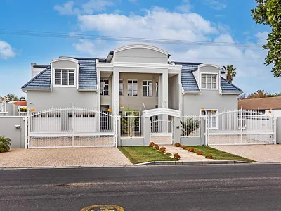 7 Bedroom House For Sale in Blouberg - IUic.webp