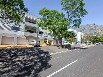 2 Bedroom Apartment For Sale in Cape Town - ONzt.webp
