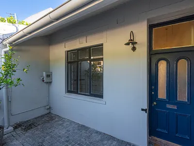 2 Bedroom House To Rent in Cape Town - xFzp.webp