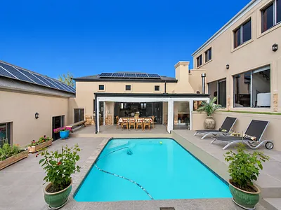 4 Bedroom House For Sale in Cape Town - j3hA.webp