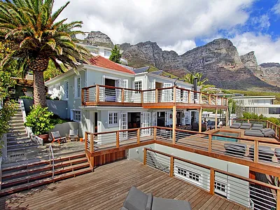 6 Bedroom House For Sale in Cape Town - fvLU.webp