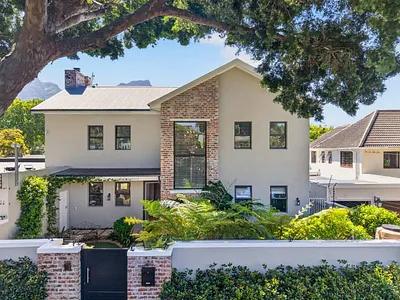 5 Bedroom House For Sale in Cape Town - AhmB.webp