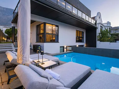 7 Bedroom House For Sale in Cape Town - wlM5.webp