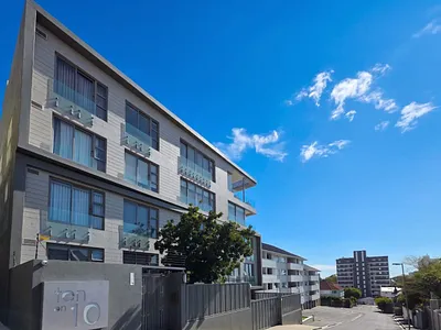 2 Bedroom Apartment For Sale in Cape Town - ywRq.webp