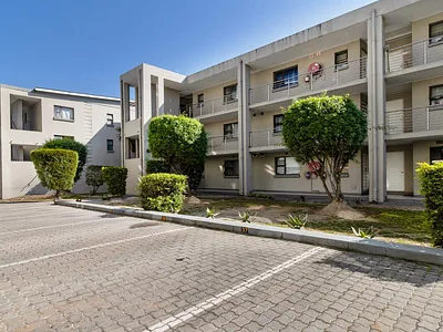 2 Bedroom Apartment For Sale in Parow - PO8t.webp