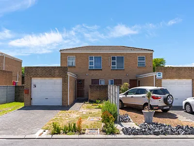 2 Bedroom House For Sale in Brackenfell - UgzA.webp