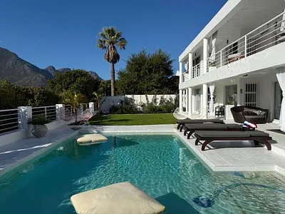 4 Bedroom House For Sale in Hout Bay - 7zqD.webp