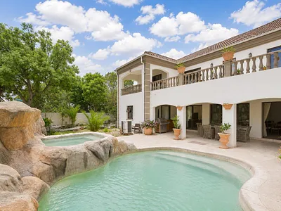 6 Bedroom House For Sale in Sunset Beach, Milnerton - Ot4s.webp