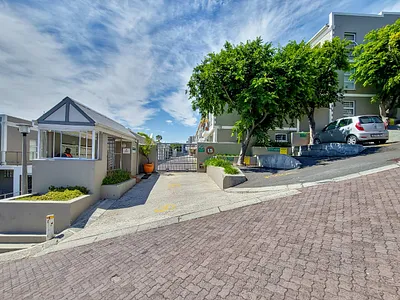 2 Bedroom Apartment To Rent in Green Point, Cape Town - WRsQ.webp