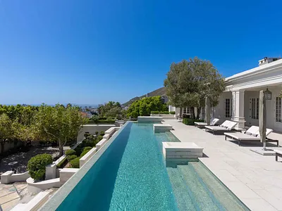 7 Bedroom House For Sale in Cape Town - T14H.webp