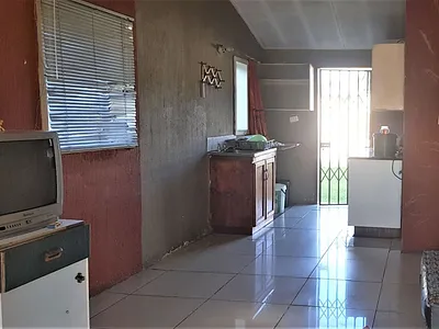 4 Bedroom House For Sale in Esikhawini - ET0l.webp