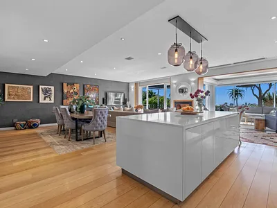 4 Bedroom House For Sale in Cape Town - 83vr.webp