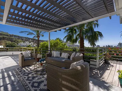 4 Bedroom House For Sale in Cape Town - Px8e.webp