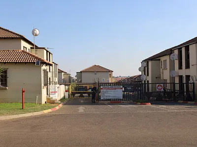 2 Bedroom Townhouse For Sale in Germiston - z8iY.webp