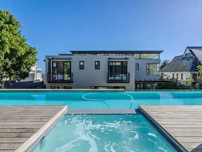 6 Bedroom House For Sale in Cape Town - Qxi0.webp
