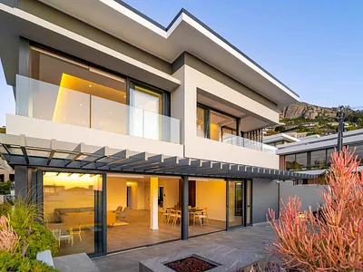 4 Bedroom House For Sale in Cape Town - 3lD7.webp