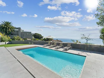 7 Bedroom House For Sale in Cape Town - 2uAl.webp