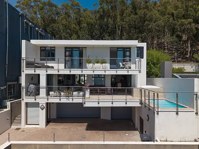3 Bedroom Apartment For Sale in Cape Town - xMCY.webp