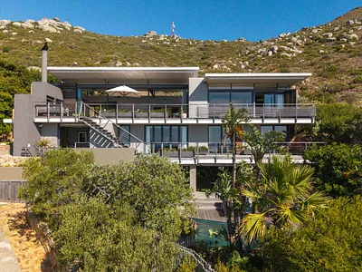 4 Bedroom House For Sale in Cape Town - ZrjB.webp
