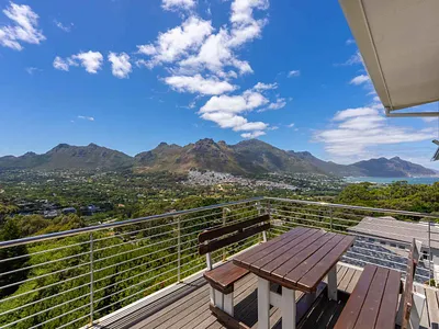 8 Bedroom House For Sale in Hout Bay - tvqZ.webp