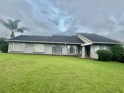 4 Bedroom House For Sale in Boksburg - SzbQ.webp