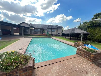 3 Bedroom House For Sale in Germiston - P3OL.webp