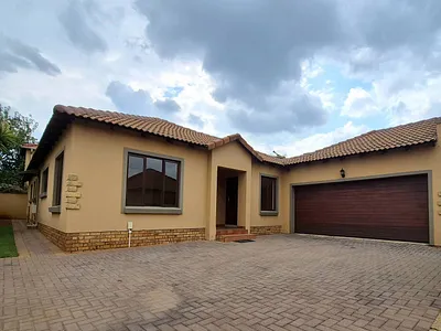 3 Bedroom Townhouse For Sale in Boksburg - 8tf1.webp