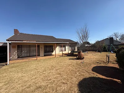 4 Bedroom House For Sale in Germiston - qrmR.webp
