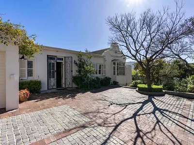 5 Bedroom House For Sale in Cape Town - 2St1.webp