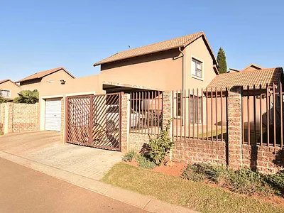 4 Bedroom Townhouse For Sale in Benoni - qKmx.webp