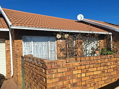 2 Bedroom Townhouse For Sale in Kempton Park - EOV3.webp