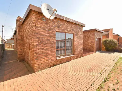 3 Bedroom House For Sale in Daveyton, Benoni - QGsT.webp