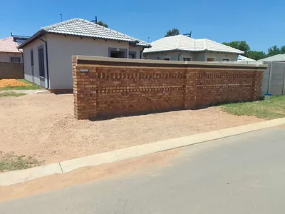 3 Bedroom House For Sale in Benoni - 33xu.webp