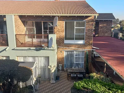2 Bedroom Townhouse For Sale in Boksburg - J8iT.webp