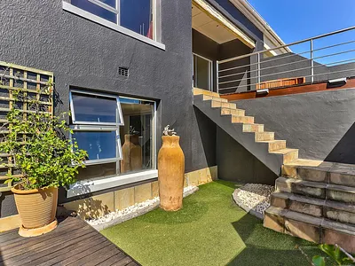 3 Bedroom House For Sale in Cape Town - JJEw.webp