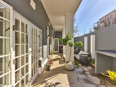 4 Bedroom House To Rent in Cape Town - iAlb.webp