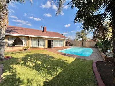 4 Bedroom House For Sale in Boksburg - BxVl.webp
