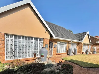 4 Bedroom House For Sale in Boksburg - nJEV.webp