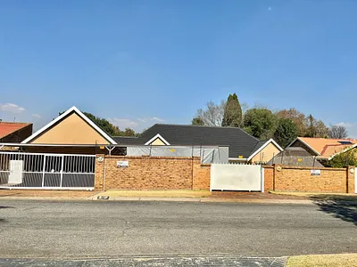 4 Bedroom House For Sale in Boksburg - nobg.webp