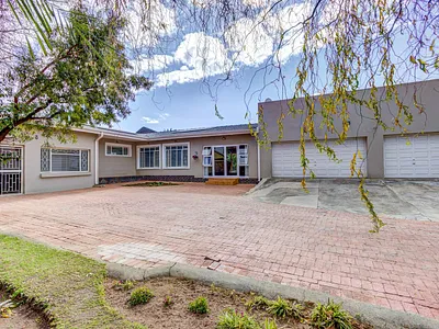 4 Bedroom House For Sale in Benoni - U1It.webp