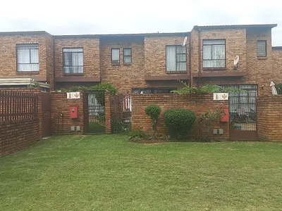 2 Bedroom Townhouse For Sale in Boksburg - cneD.webp