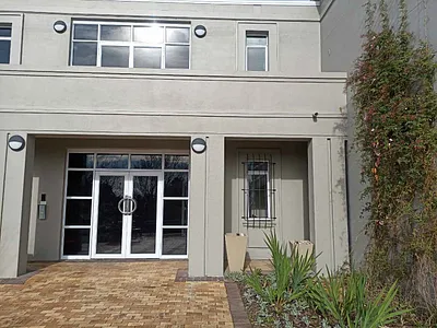 Commercial Property To Rent in Cape Town - nDPo.webp