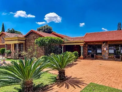 5 Bedroom House For Sale in Benoni - 6gaD.webp